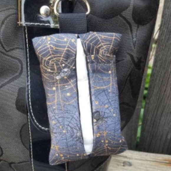 Vintage Flower Travel Tissue Holder Keychain - Picture 6 of 8